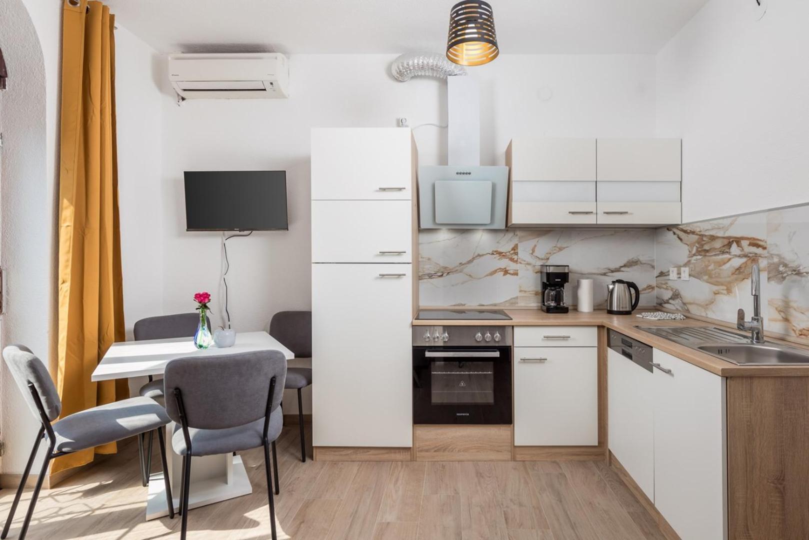 Apartments Jadranka 오미살즈 외부 사진